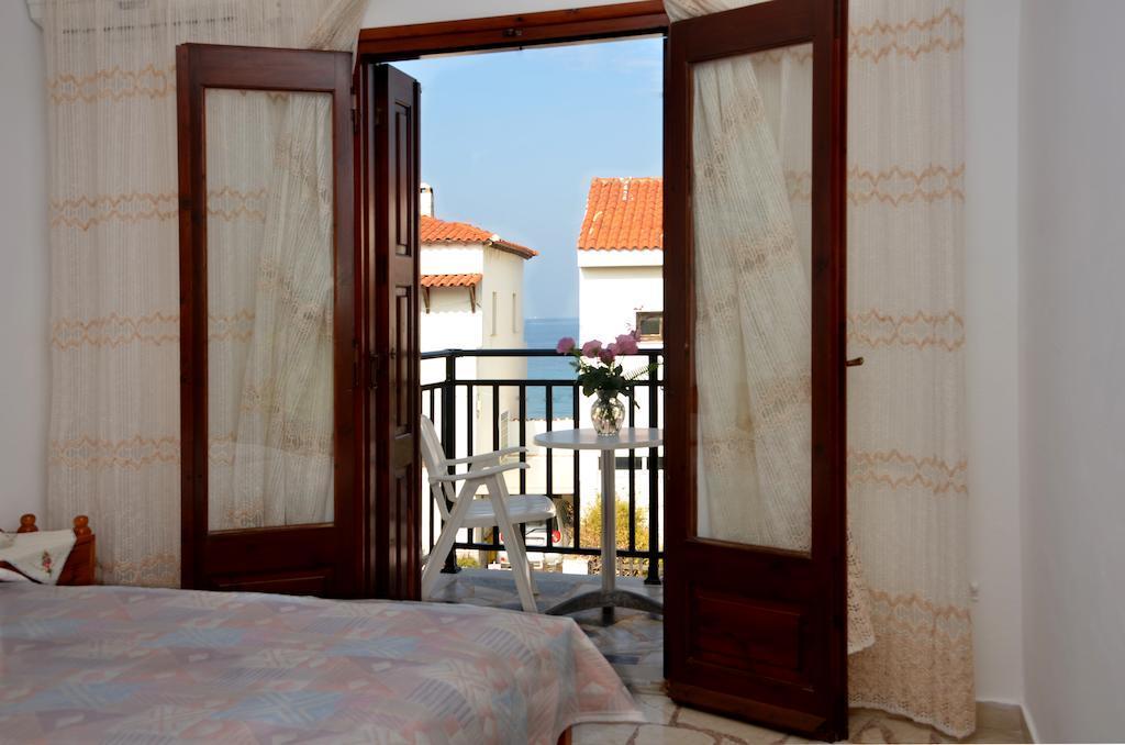 Hotel La Plage Kokkari Esterno foto