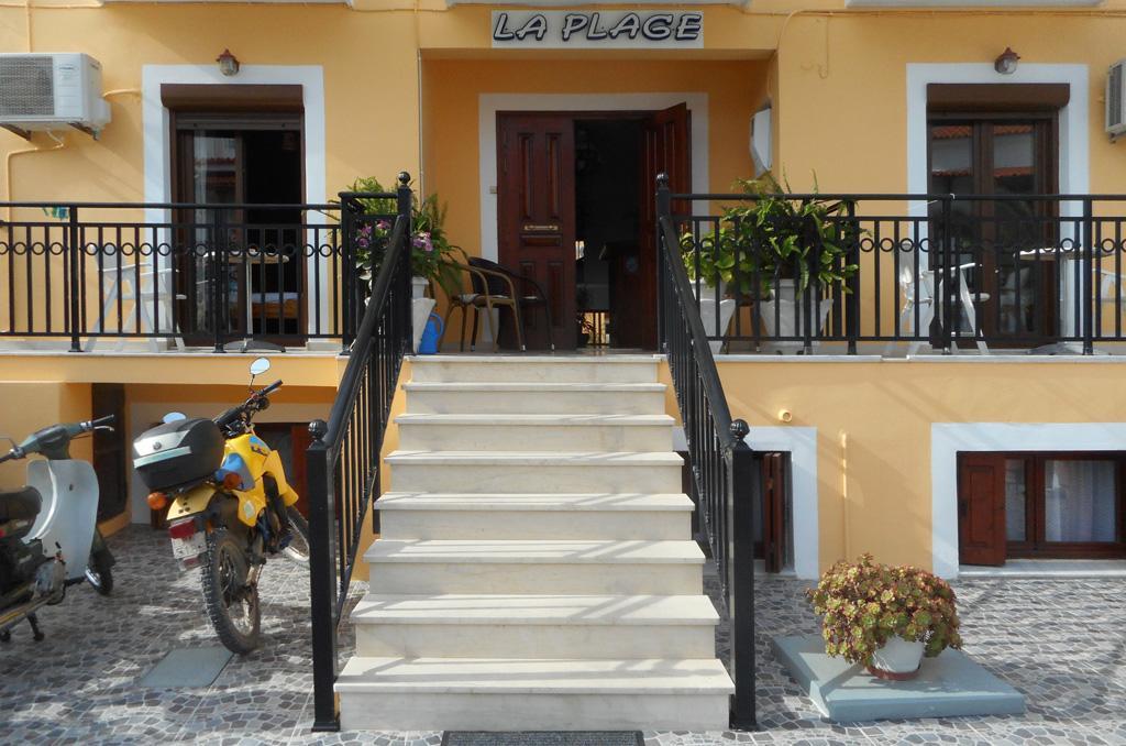 Hotel La Plage Kokkari Esterno foto